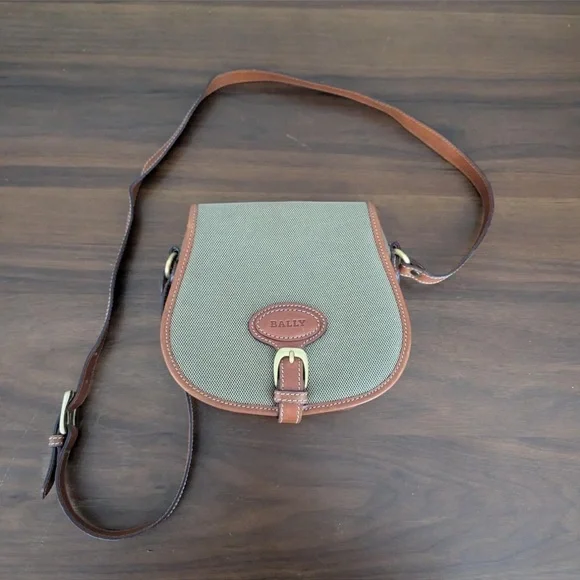 Beautiful BALLY Crossbody Bag - Picture 1 of 9